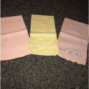 Set of 3 vintage Fingertip towels.
